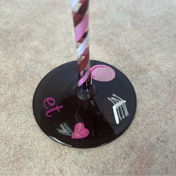 Top Shelf "Love Is Like A Box Of Chocolates" Hand Painted Wine Glass - Picture 6 of 8